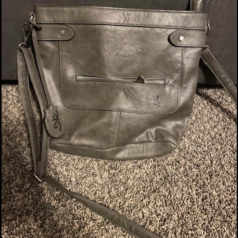 Used crossbody concealed carry. Comes with keys to lock concealed zippers.